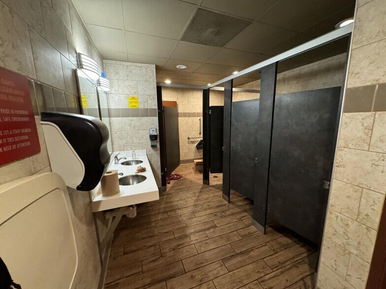 4111 Timberlake Dr, Pontoon Beach, IL à louer - Photo intérieure – Image 2 sur 37