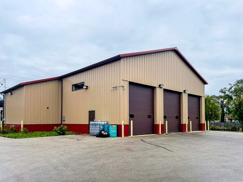 8347 N Fond du Lac Ave, Milwaukee, WI à vendre - Photo de l’immeuble – Image 1 sur 2