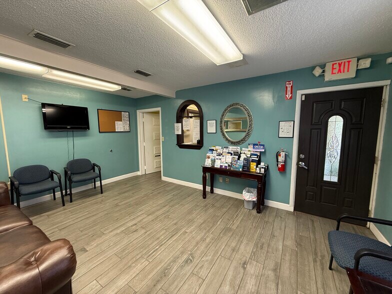 500 Memorial Cir, Ormond Beach, FL à vendre - Photo intérieure – Image 2 sur 18