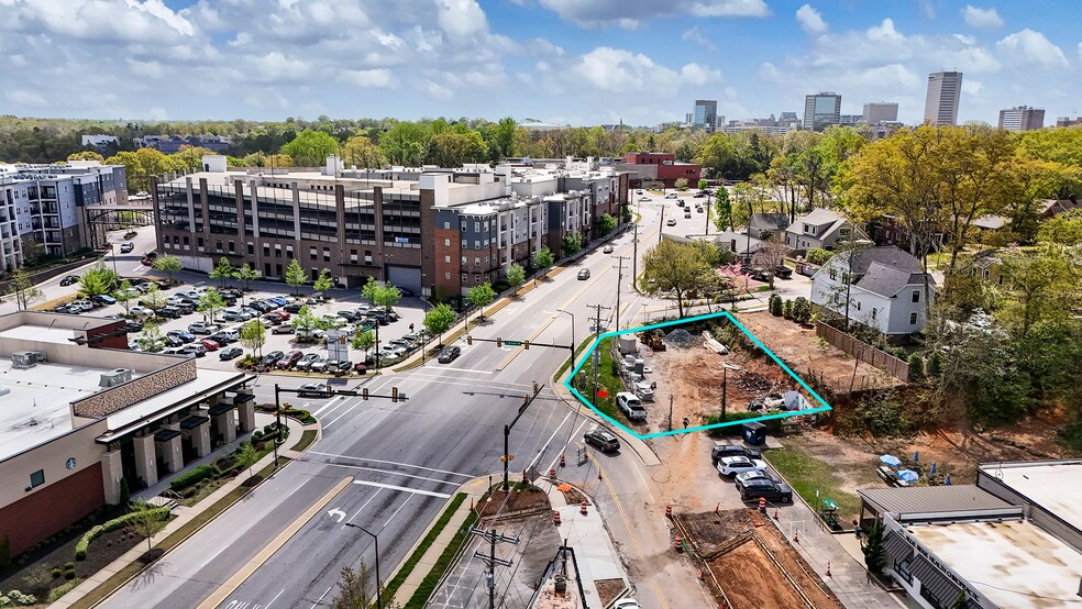 51 Wade Hampton Blvd, Greenville, SC à vendre - Photo de l’immeuble – Image 1 sur 5