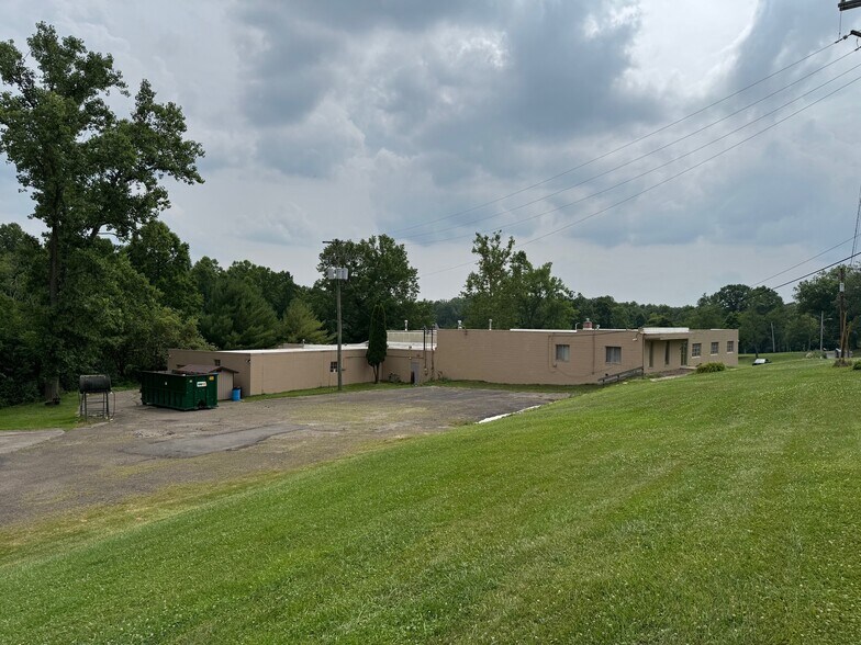 4020 Bellaire Ln, Peninsula, OH à louer - Photo de l’immeuble – Image 3 sur 8