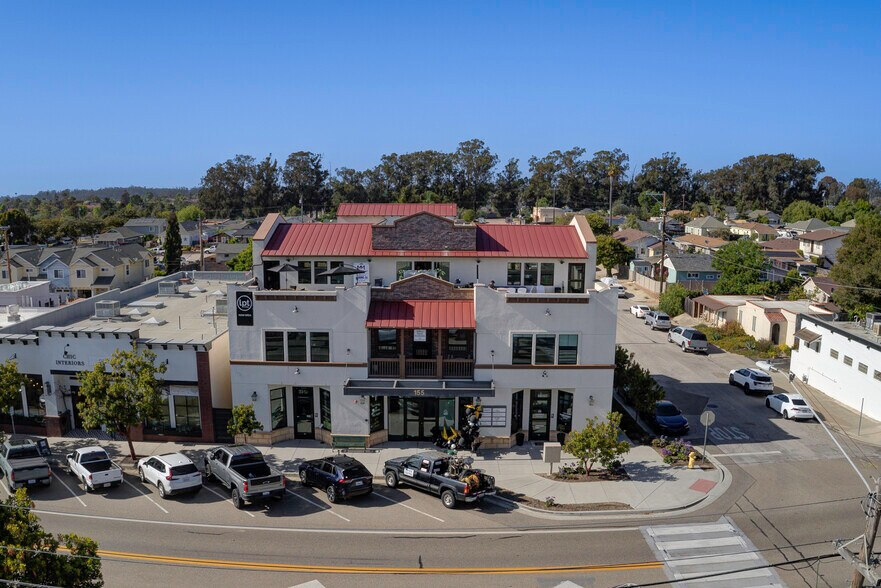 155 E Clark Ave, Orcutt, CA à vendre - Photo de l’immeuble – Image 1 sur 44