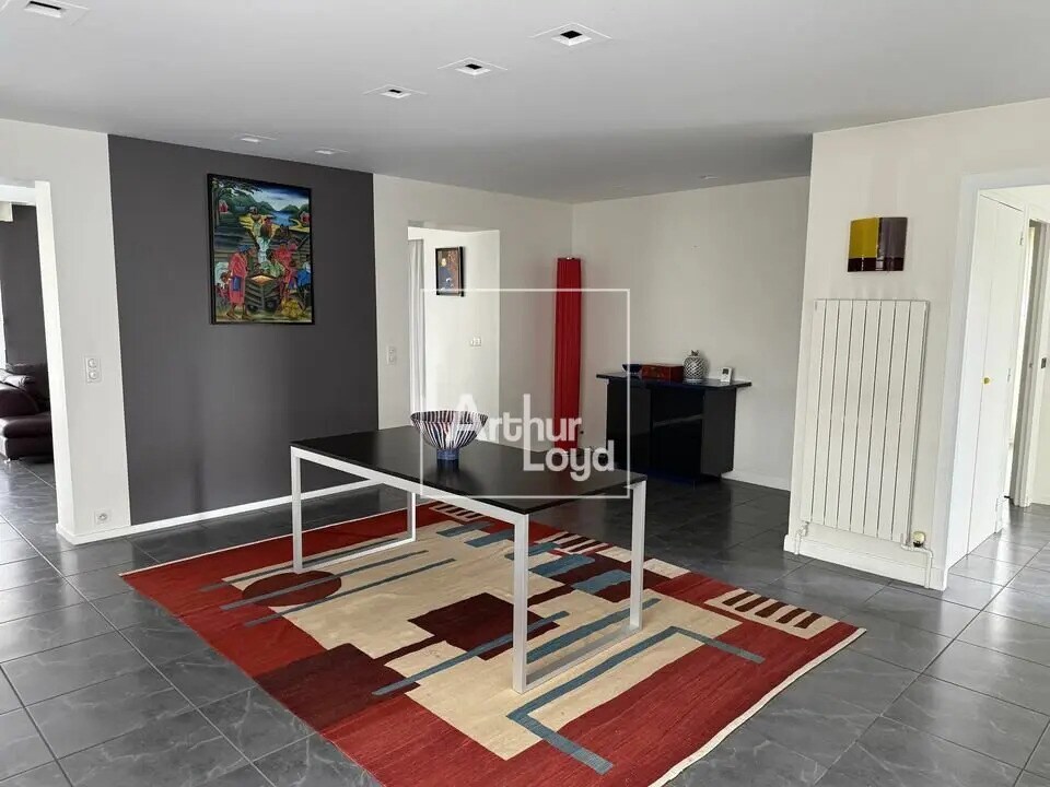 Local d'activités dans Dammarie-les-Lys à vendre Photo de l’immeuble– Image 1 sur 6