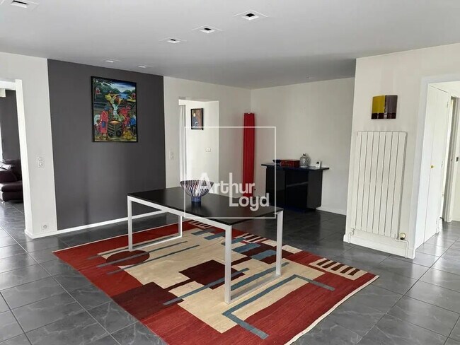 Plus de détails pour Local d’activités à vendre