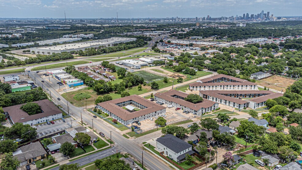 3706 W 8th St, Dallas, TX à vendre - Photo de l’immeuble – Image 2 sur 27