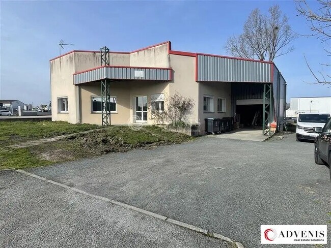 Plus de détails pour Local d’activités à vendre