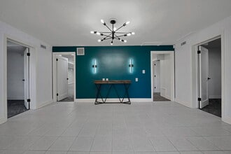 5760 N High St, Worthington, OH à louer Photo intérieure– Image 2 sur 6