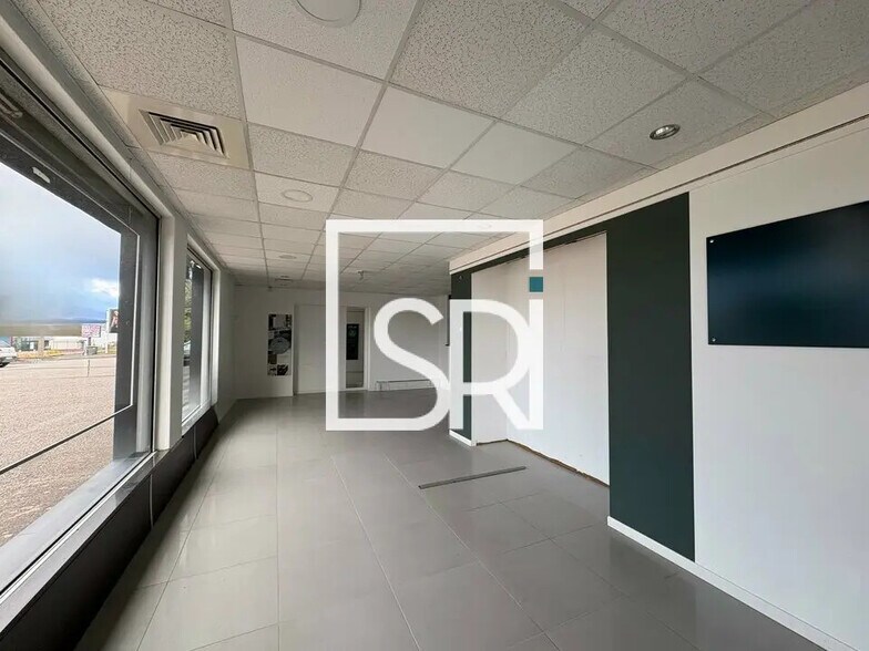 Local commercial dans Cournon-d'Auvergne à louer - Photo de l’immeuble – Image 2 sur 11