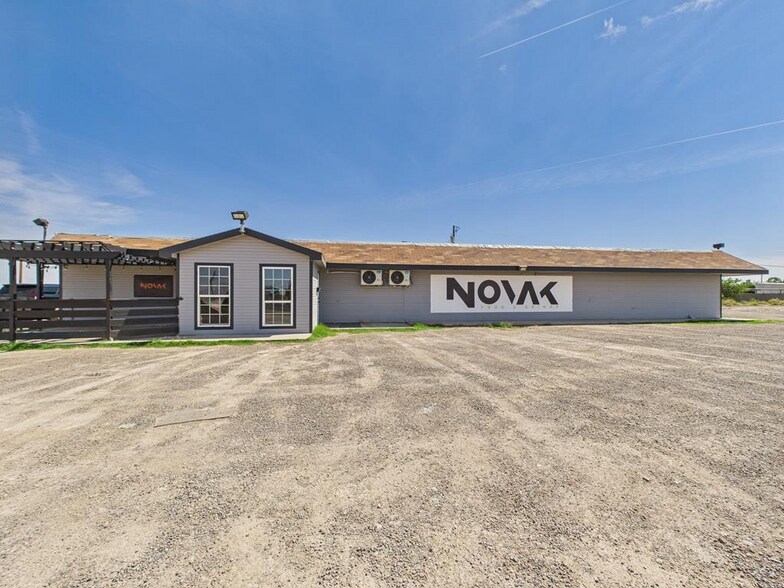 1330 E 3rd St, Pecos, TX à vendre - Photo de l’immeuble – Image 1 sur 24