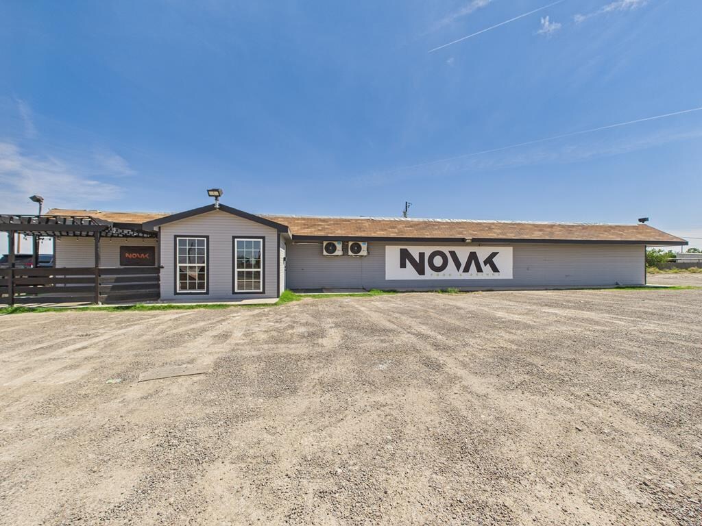 1330 E 3rd St, Pecos, TX à vendre Photo de l’immeuble– Image 1 sur 25