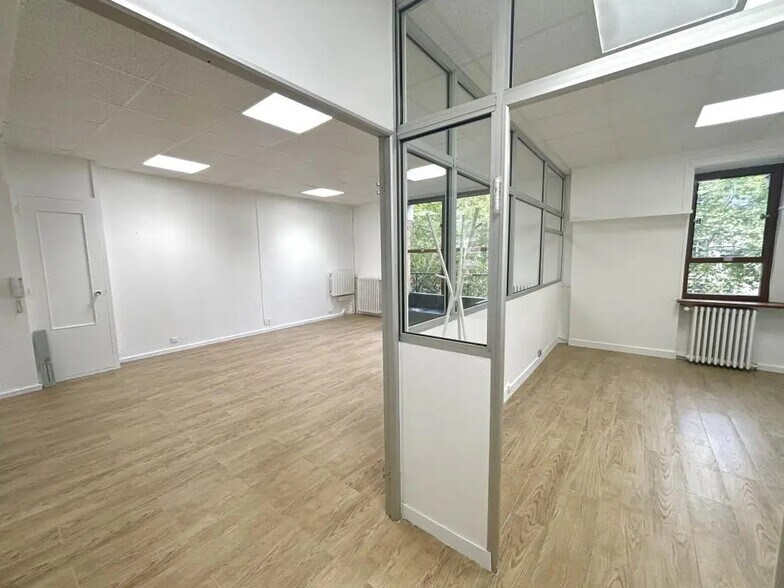 Bureau dans Paris à louer - Photo de l’immeuble – Image 1 sur 5