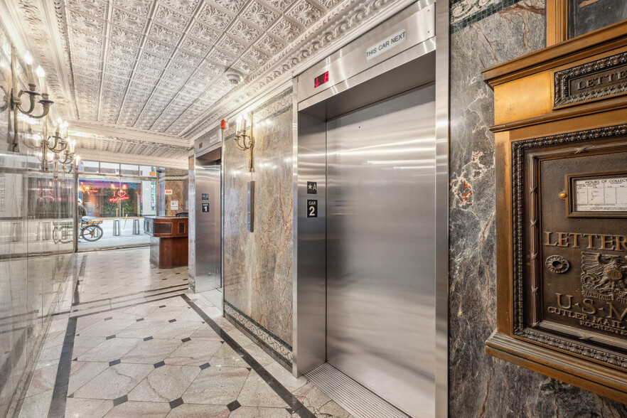 202 W 40th St, New York, NY à louer - Hall d’entrée – Image 3 sur 4
