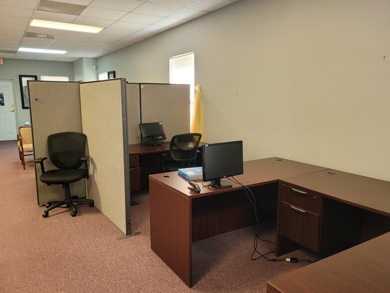 352-358 E Bloomingdale Ave, Brandon, FL à louer - Photo intérieure – Image 3 sur 10