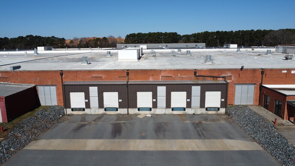 401 W Hanes Mill Rd, Winston-Salem, NC à louer - Photo de l’immeuble – Image 2 sur 8