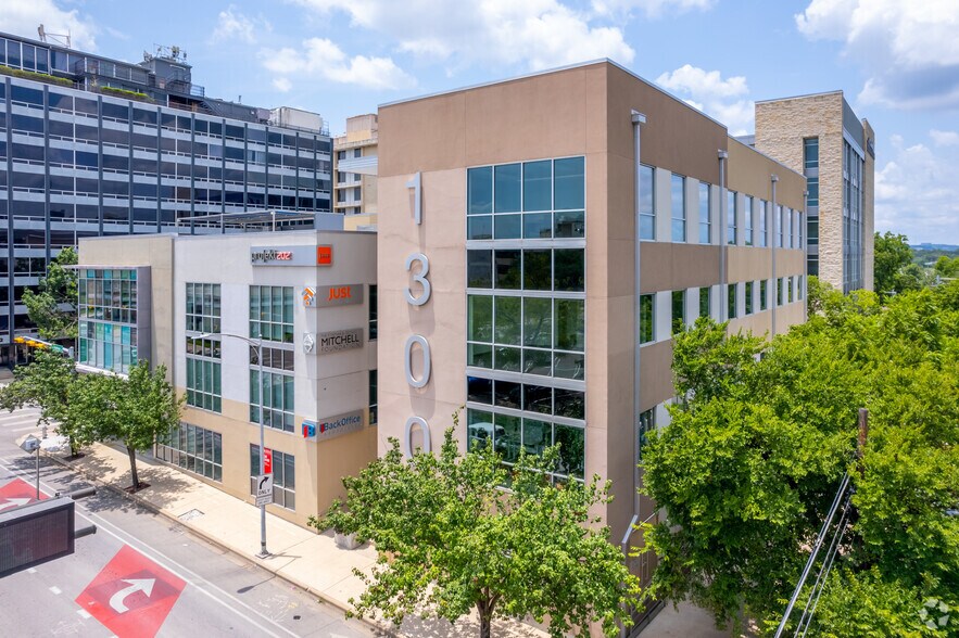 1300 Guadalupe St, Austin, TX à louer - Photo principale – Image 1 sur 32