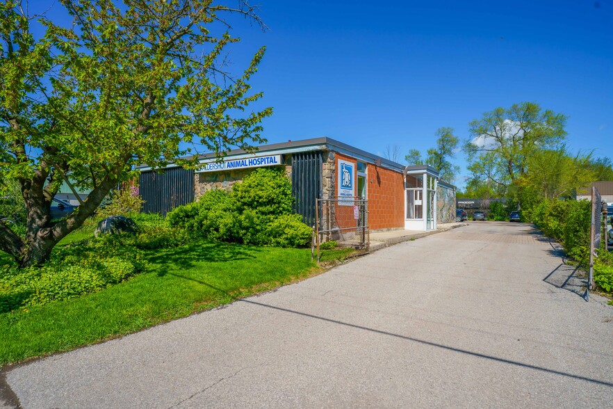 475 Enfield Rd, Burlington, ON à vendre - Photo de l’immeuble – Image 1 sur 30