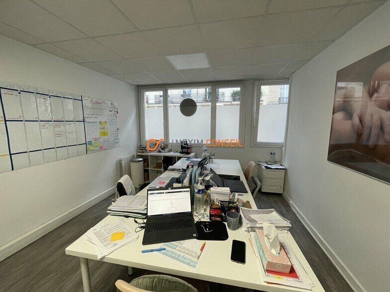 Bureau dans Neuilly-sur-Seine à louer - Photo de l’immeuble – Image 3 sur 9