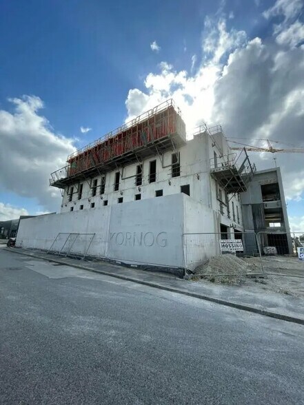 Industriel/Logistique dans Vannes à vendre - Photo de l’immeuble – Image 2 sur 6