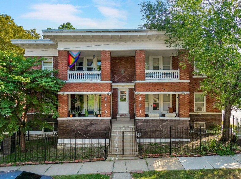 219 W 37th St, Kansas City, MO à vendre - Photo de l’immeuble – Image 1 sur 3