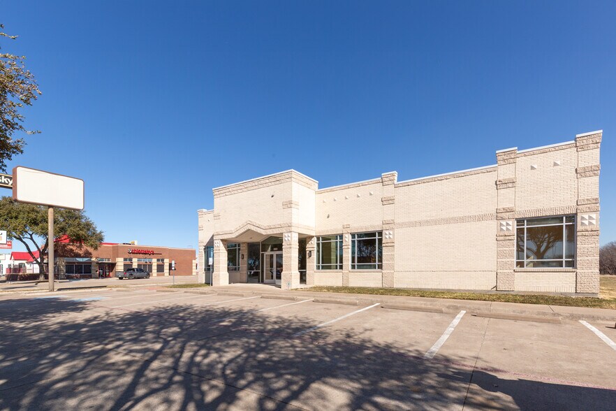 6340 N Beach St, Haltom City, TX à louer - Photo de l’immeuble – Image 3 sur 16