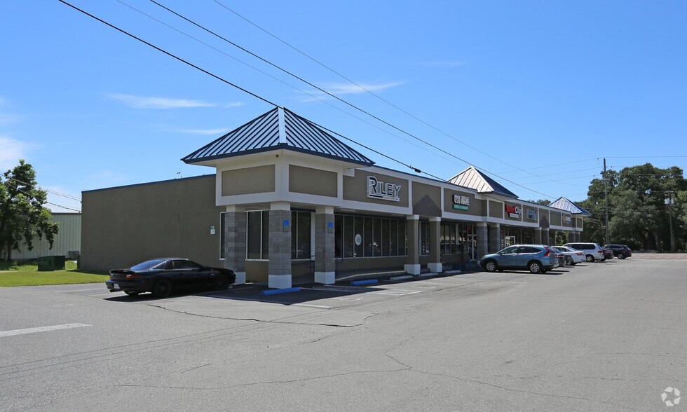913 N Beal Pky, Fort Walton Beach, FL à louer - Photo de l’immeuble – Image 1 sur 5