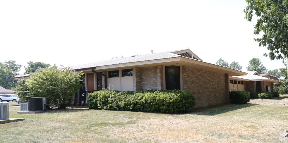 406 W Pershing Blvd, North Little Rock, AR à louer - Photo de l’immeuble – Image 2 sur 3