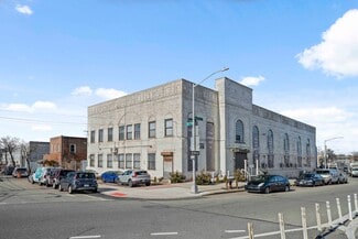 Plus de détails pour 5670 58th St, Flushing, NY - Spécialisé à vendre
