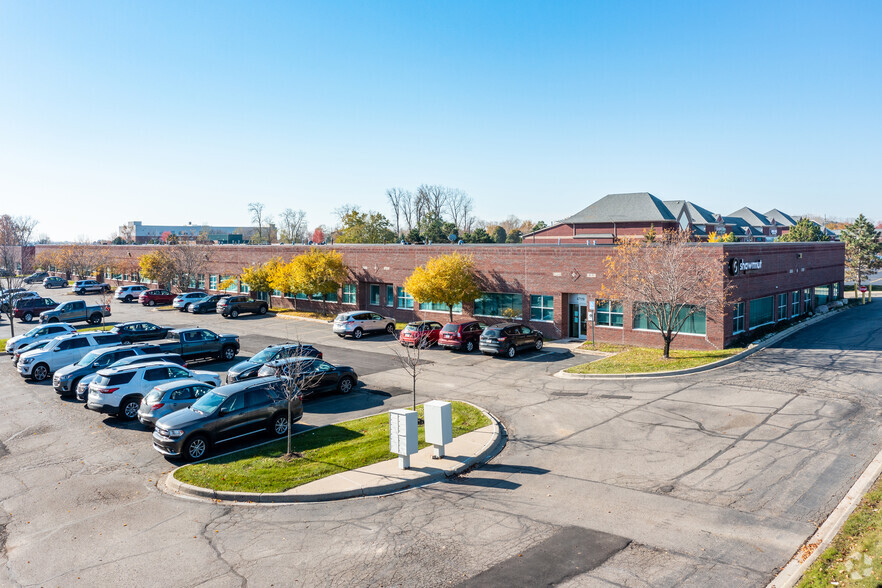 47075-47119 Five Mile Rd, Plymouth, MI à louer - Photo de l’immeuble – Image 2 sur 14