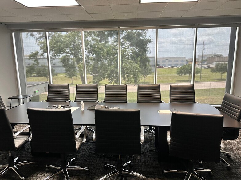 4949 Windfern Rd, Houston, TX à louer - Photo de l’immeuble – Image 3 sur 9