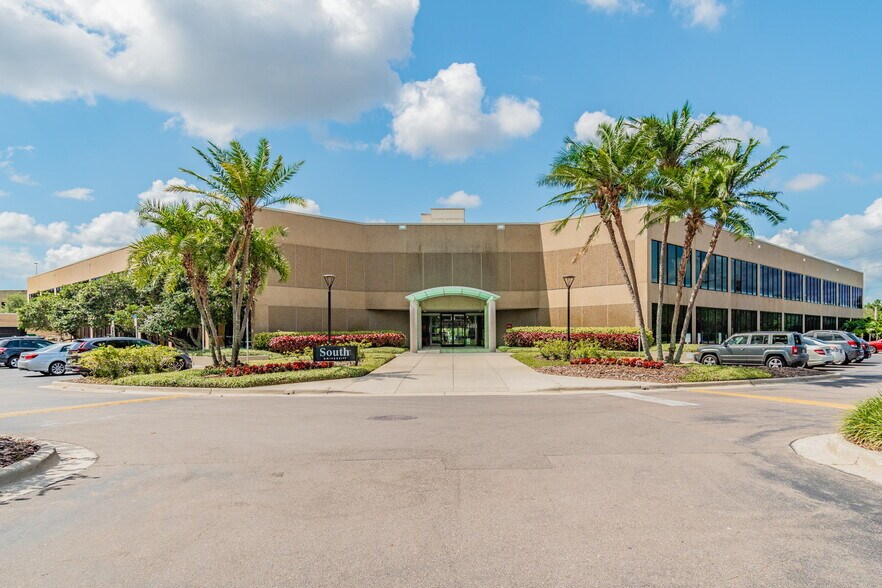 4401 N Himes Ave, Tampa, FL à louer - Photo de l’immeuble – Image 2 sur 5