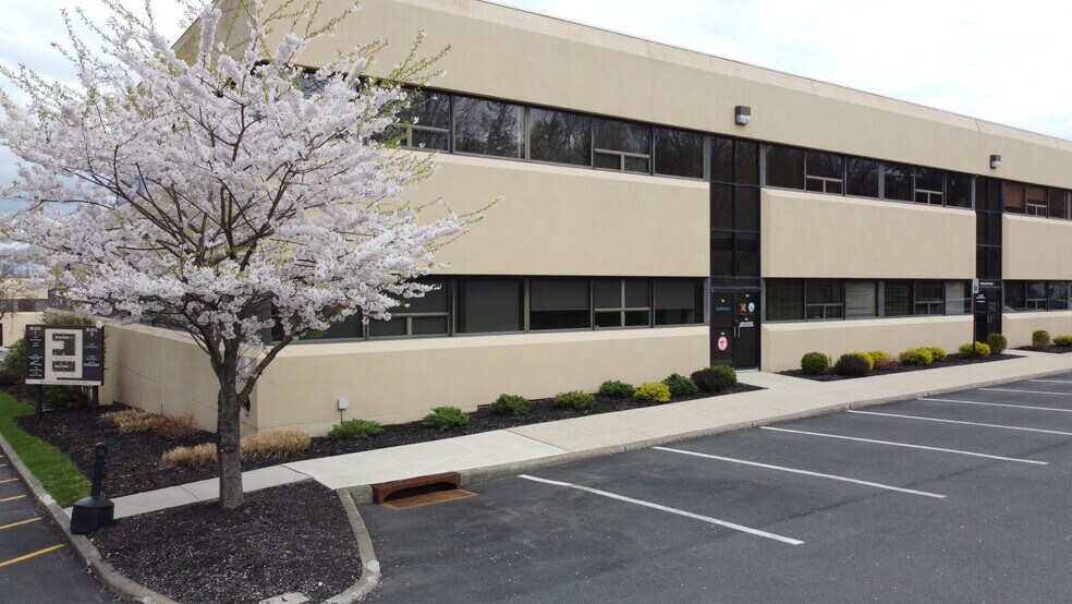 80 Red Schoolhouse Rd, Chestnut Ridge, NY à louer - Photo principale – Image 2 sur 27