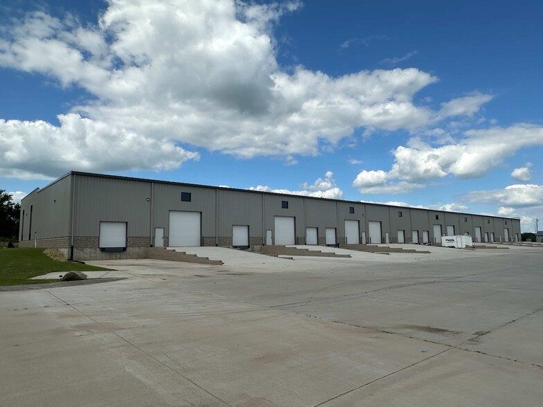 2112 Robins Rd, Hiawatha, IA à louer - Photo de l’immeuble – Image 3 sur 3