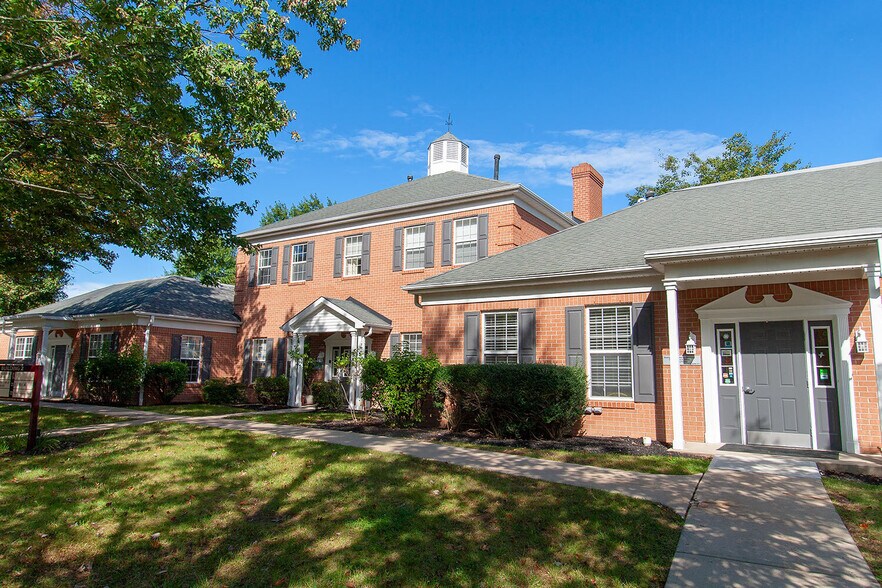 211 Commons Way, Princeton, NJ à louer - Photo de l’immeuble – Image 1 sur 16