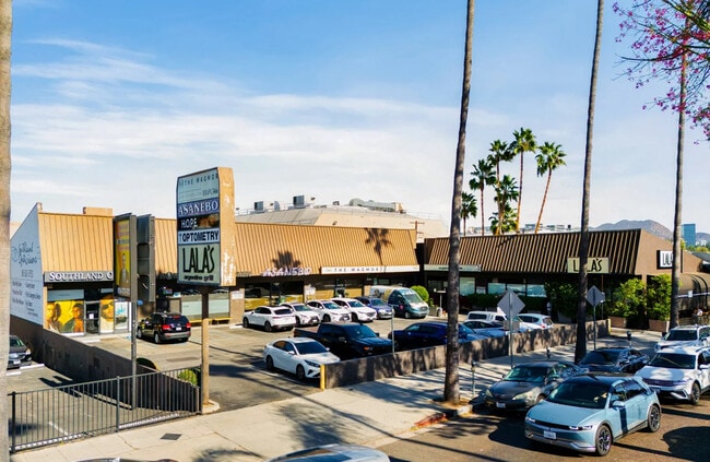 Plus de détails pour 11935-11945 Ventura Blvd, Studio City, CA - Local commercial à louer