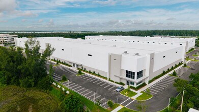 10547 NW 117th Ave, Miami, FL à louer Photo intérieure– Image 2 sur 11