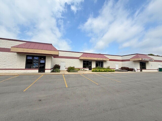 2735 S Calhoun Rd, New Berlin, WI à vendre - Photo de l’immeuble – Image 2 sur 2