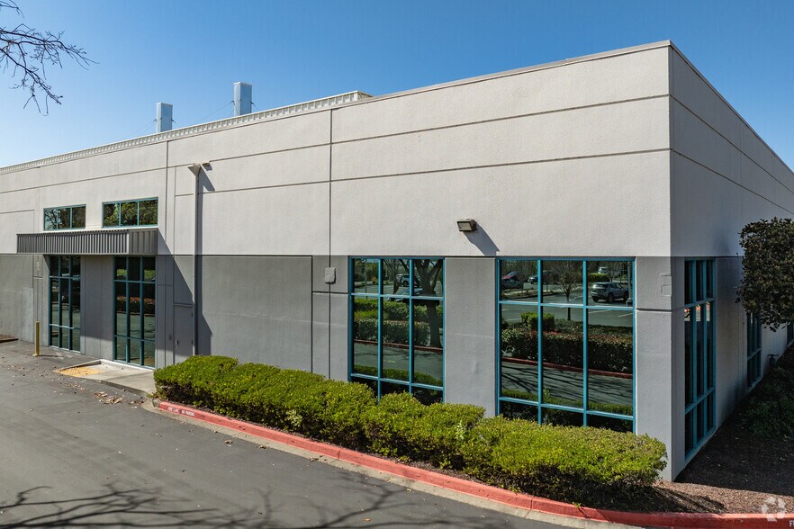 1758-1770 Corporate Cir, Petaluma, CA à louer - Photo de l’immeuble – Image 2 sur 5