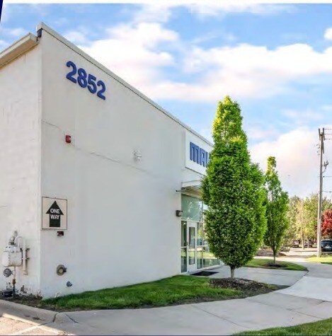 Daley Drive Campus portefeuille de 3 biens à vendre sur LoopNet.fr - Photo principale – Image 2 sur 6