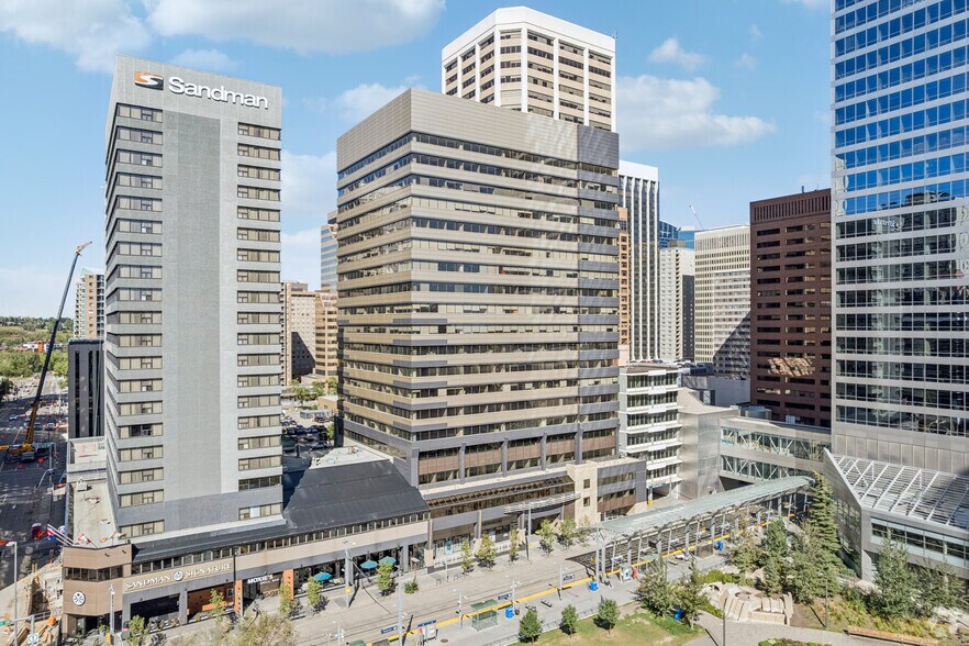 840 7th Ave SW, Calgary, AB à louer - Photo de l’immeuble – Image 1 sur 7