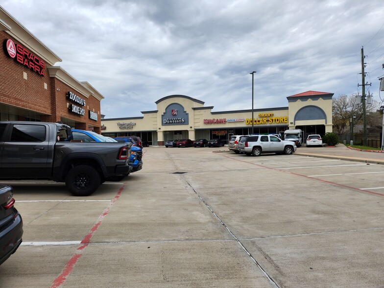 12125 S Highway 6, Fresno, TX à louer - Photo de l’immeuble – Image 1 sur 2