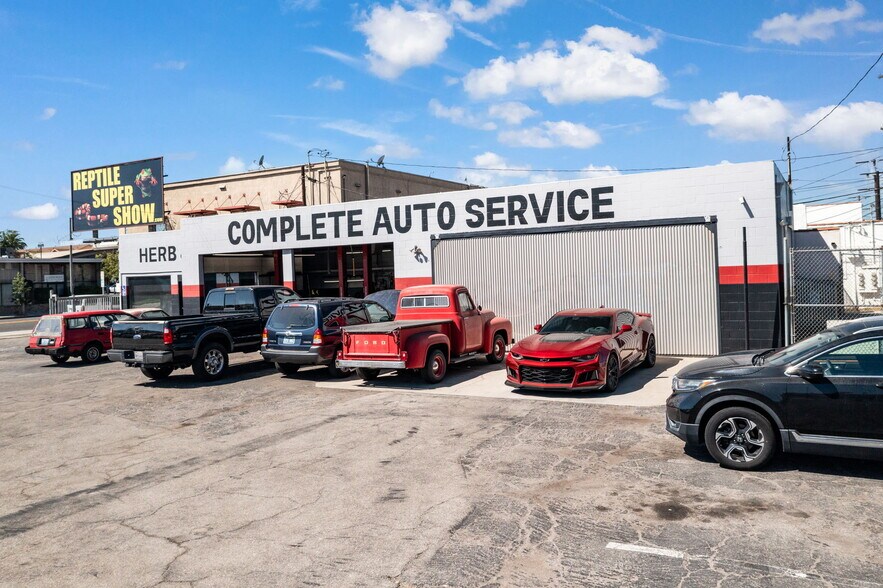 2337 E 7th St, Long Beach, CA à vendre - Photo de l’immeuble – Image 2 sur 16