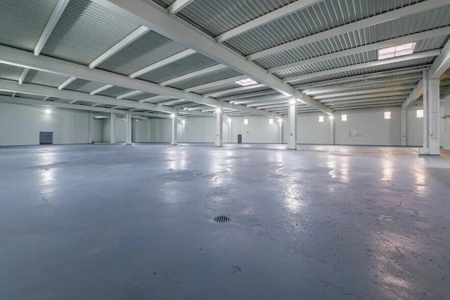 Industriel/Logistique dans Louvres à vendre - Photo de l’immeuble – Image 1 sur 3