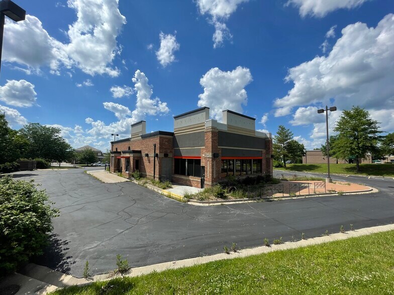 1100 NE Douglas St, Lee's Summit, MO à louer - Photo de l’immeuble – Image 2 sur 7