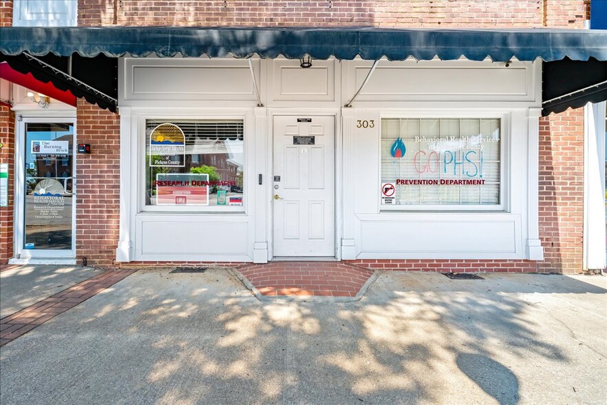 303 E Main St, Pickens, SC à louer - Photo de l’immeuble – Image 1 sur 65