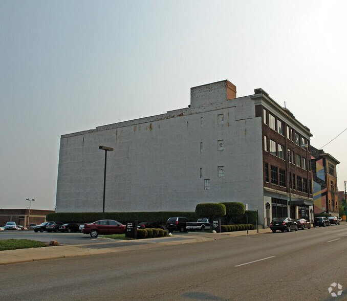 126-132 E High St, Springfield, OH à vendre - Photo de l’immeuble – Image 2 sur 8