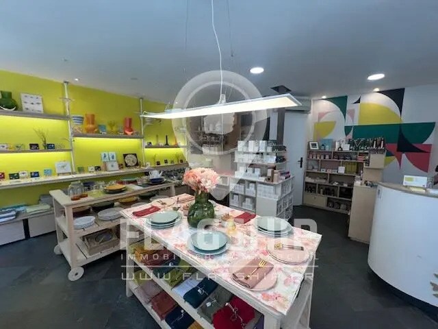 Local commercial dans Paris à louer - Photo intérieure – Image 2 sur 8