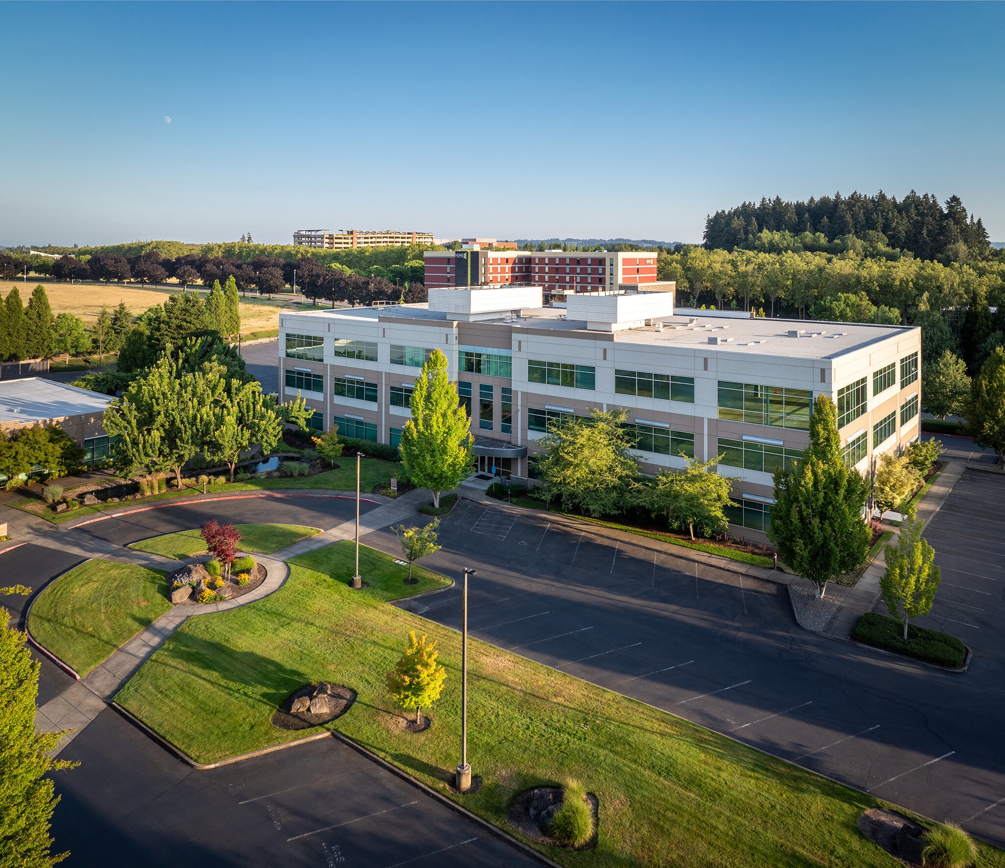 3400 NE John Olsen Ave, Hillsboro, OR à louer Aérien– Image 1 sur 12