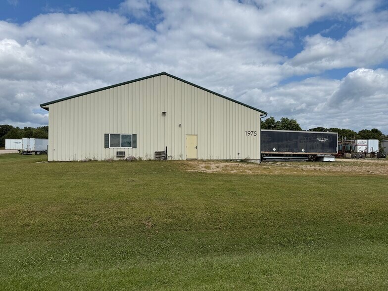 1975 Spindt Dr, Waupaca, WI à vendre - Photo de l’immeuble – Image 2 sur 21