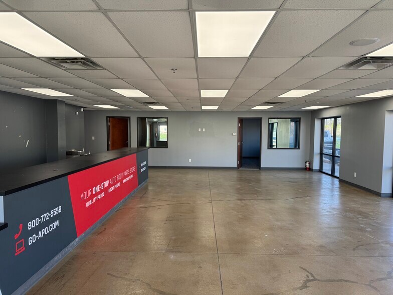 8305 Springdale Rd, Austin, TX à louer - Photo de l’immeuble – Image 3 sur 8