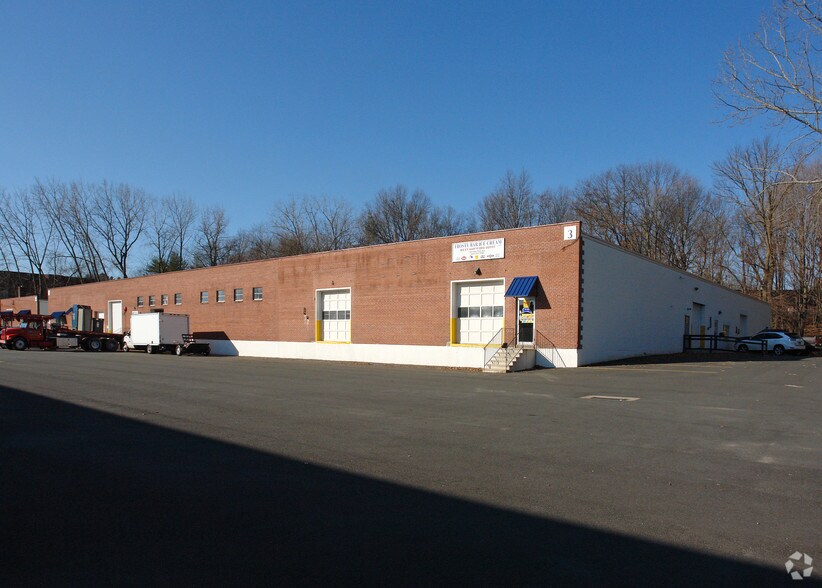 635 New Park Ave, West Hartford, CT à louer - Photo de l’immeuble – Image 3 sur 25